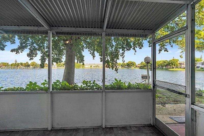 19000 NE 3rd Ct # 405, Miami FL 33179
