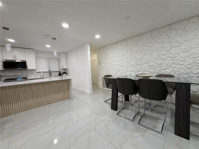 4700 NW 1st Ct, Plantation FL 33317