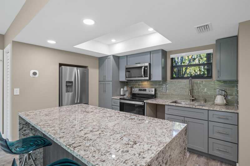 11863 Wimbledon Circle # 438, Wellington FL 33414