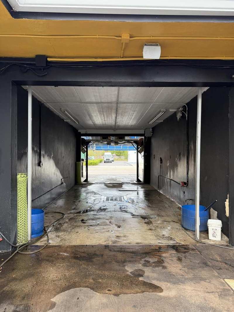 824 N DIXIE Highway, FL 33460