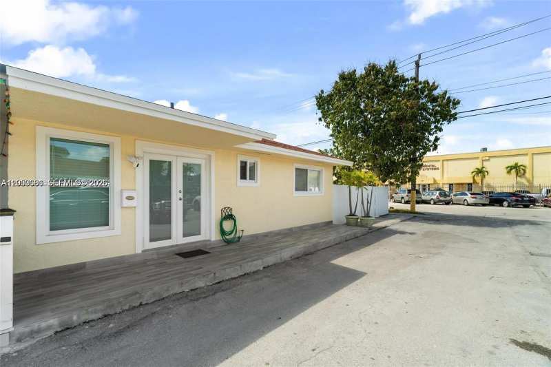 330 W 74th Pl # 330, Hialeah FL 33014