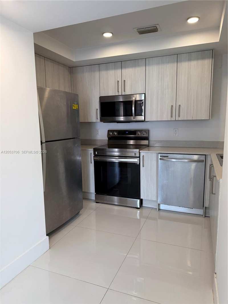 10950 NW 82nd St # 422, Doral FL 33178