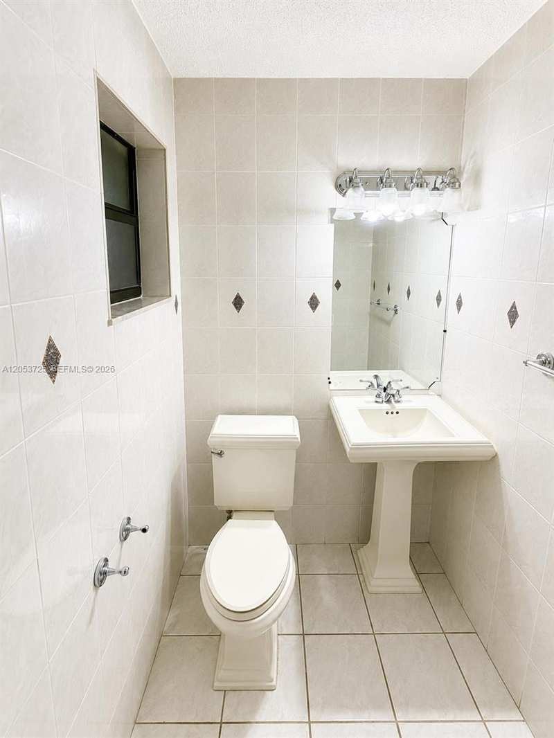10871 NW 7th St # 24, Miami FL 33172
