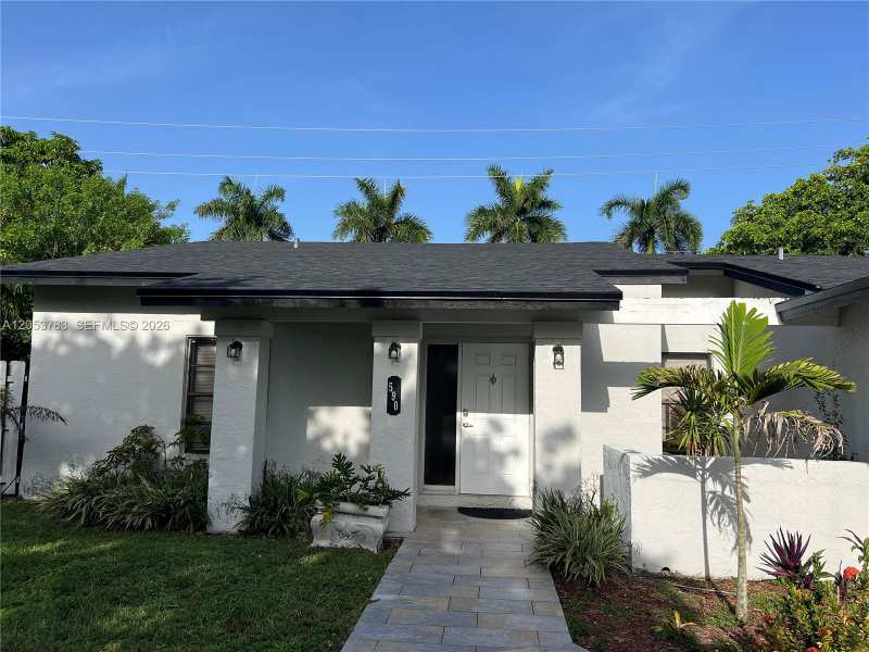 590 SW 166th Ter, Weston FL 33326