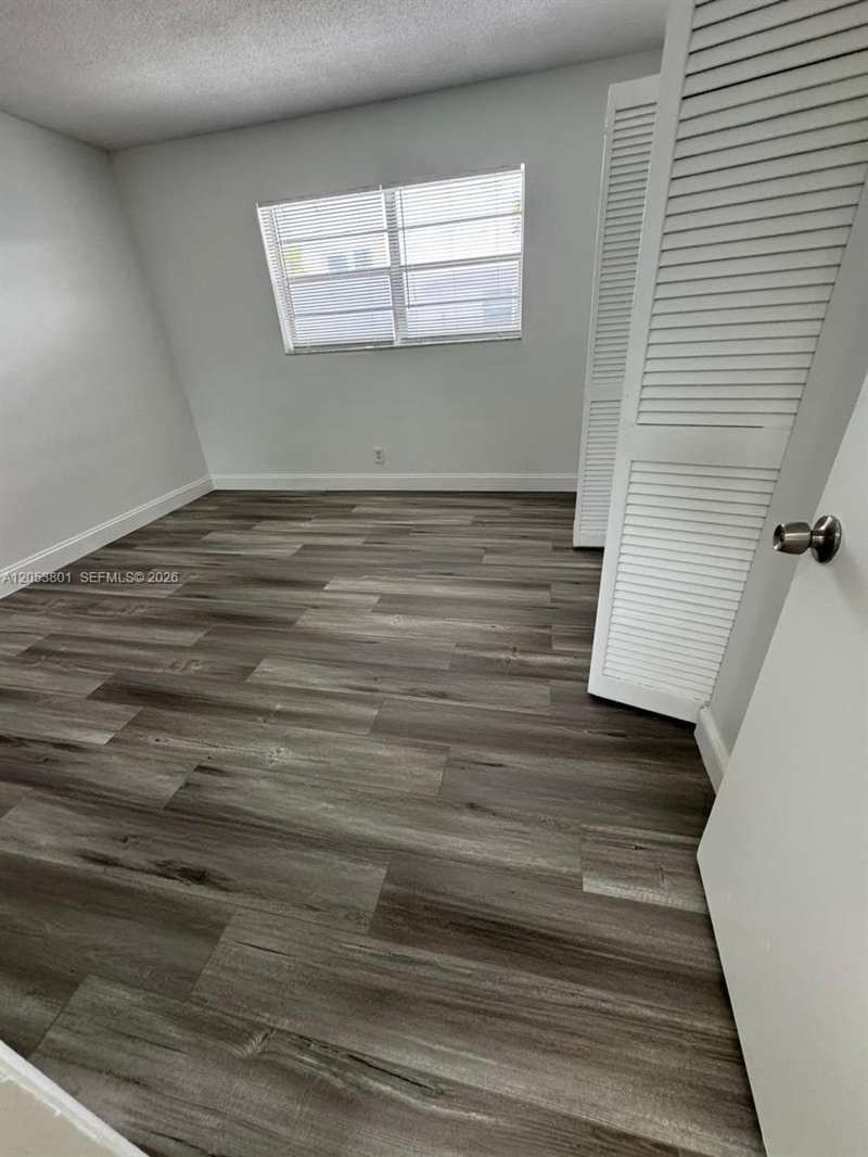 2435 Van Buren St APT 2B, Hollywood FL 33020