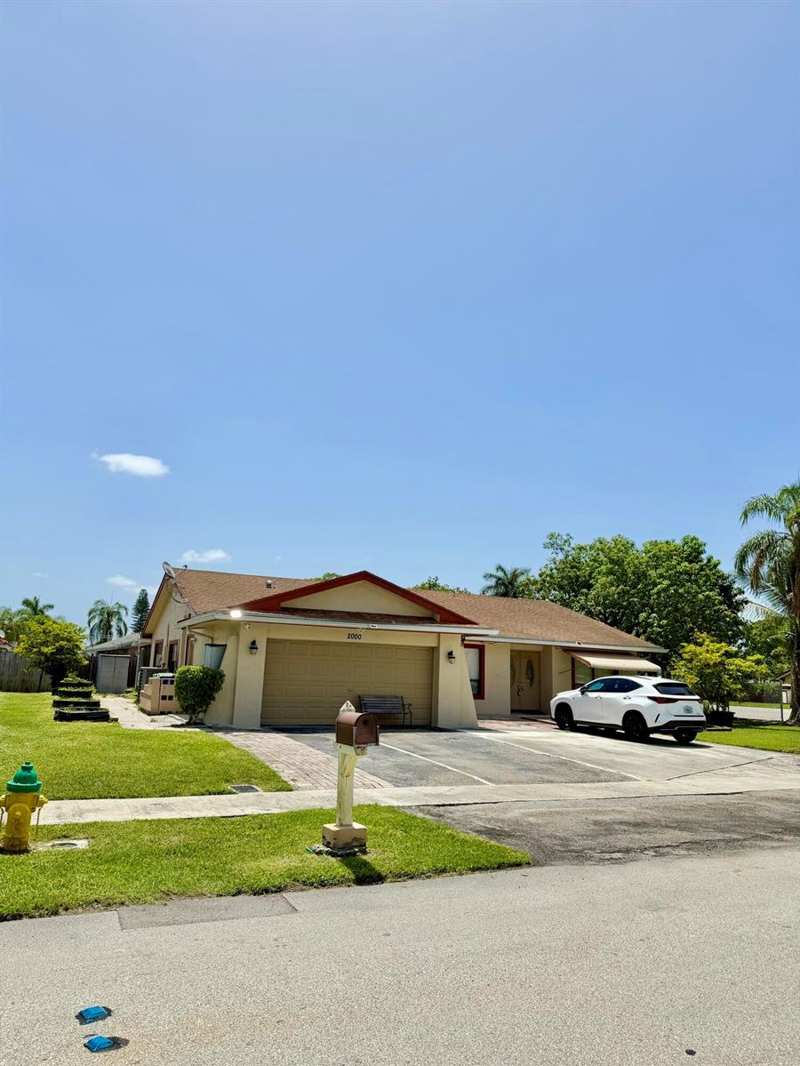 2000 NW 70th Lane, Margate FL 33063
