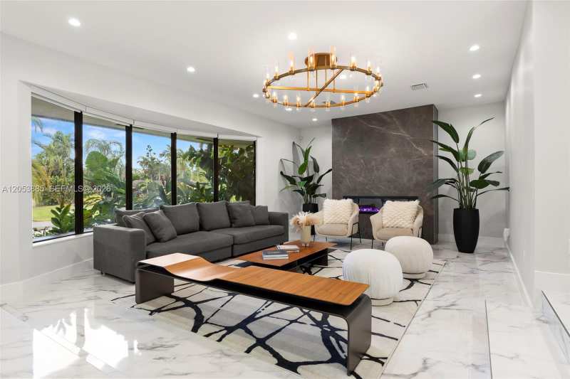 19035 E E. St. Andrews Dr, Hialeah FL 33015