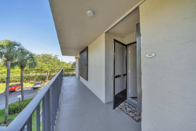 17 Royal Palm Way # 3010, Boca Raton FL 33432