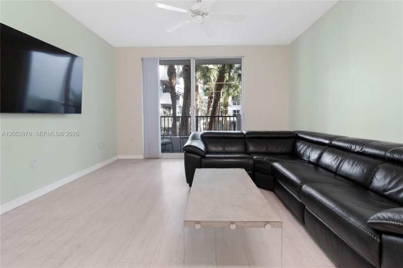 2421 NE 65th St # 217, Fort Lauderdale FL 33308