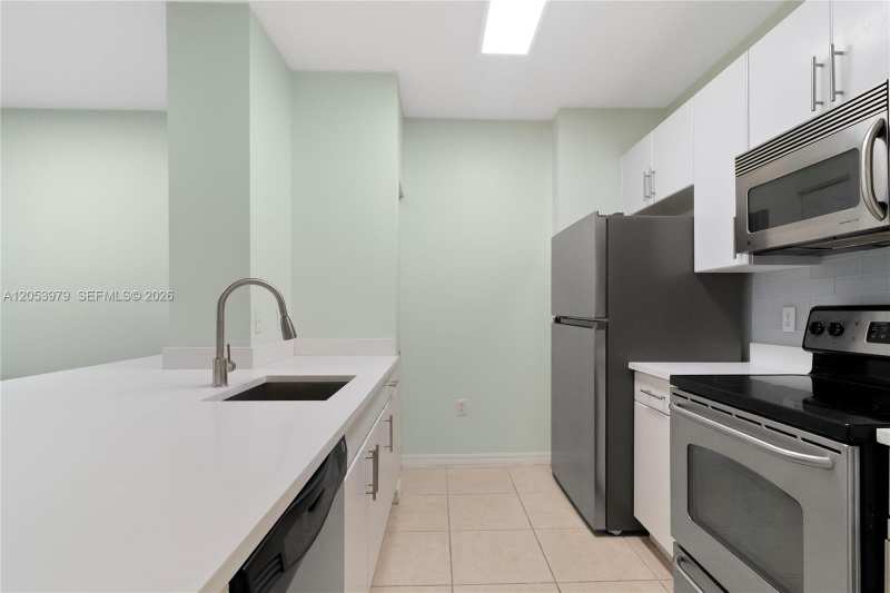 2421 NE 65th St # 217, Fort Lauderdale FL 33308