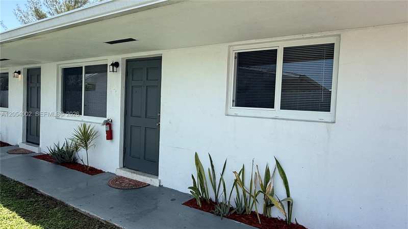 842 SW 2nd St # A, Hallandale Beach FL 33009