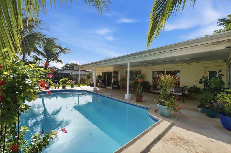 5580 SW 7th St, Plantation FL 33317