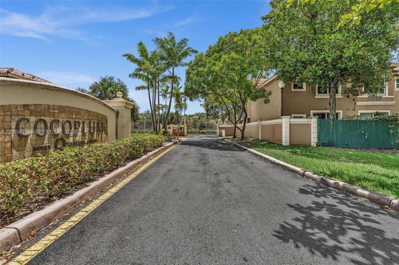 4978 White Mangrove Way E, Dania Beach FL 33312
