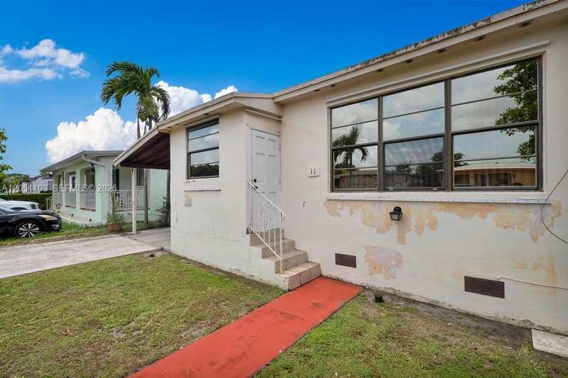 11 W 64th St, Hialeah FL 33012