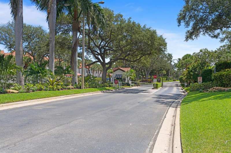 2339 Treasure Isle Drive # 43, Palm Beach Gardens FL 33410