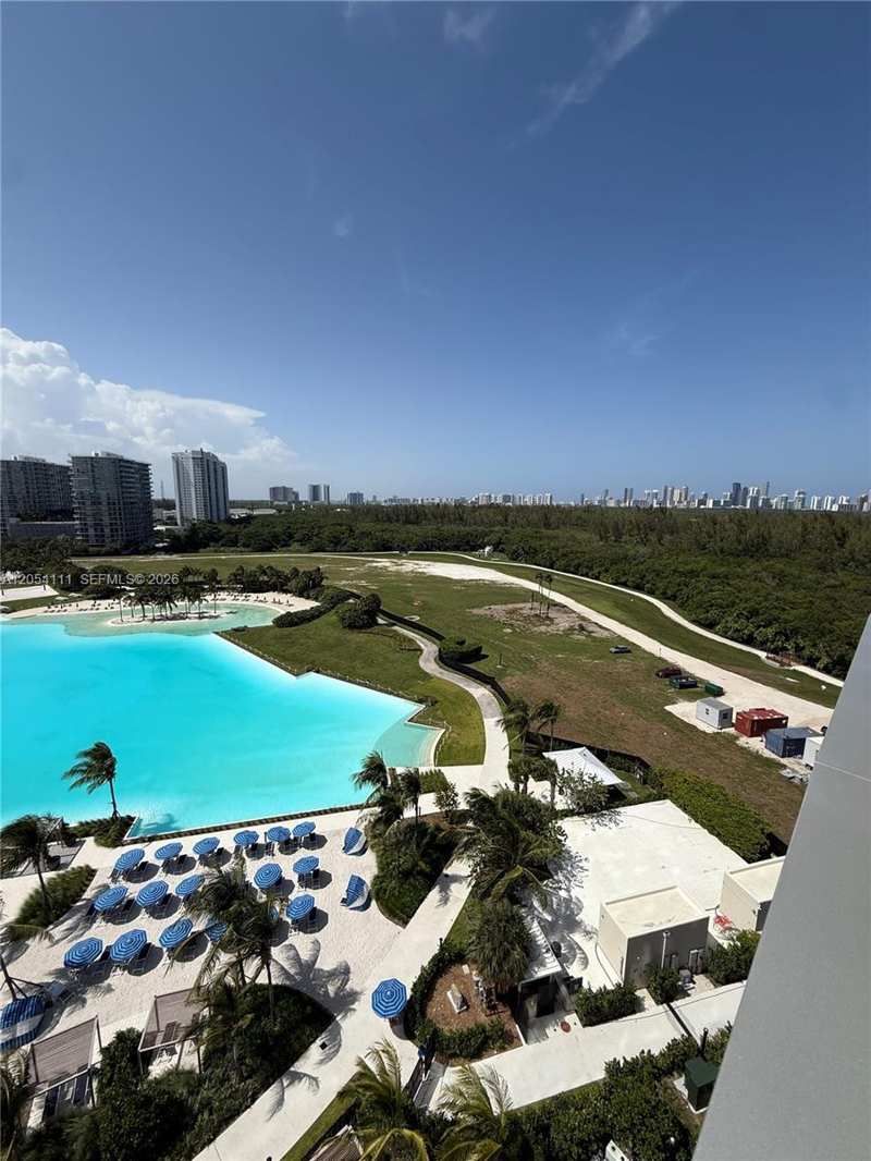 2411 Laguna Cir # 910, Miami FL 33181
