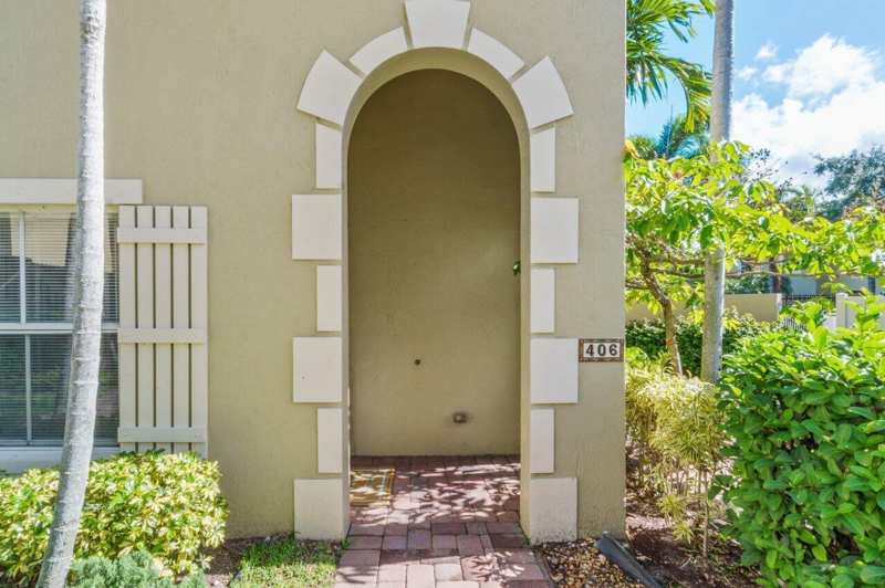 406 Lake Monterey Circle, Boynton Beach FL 33426