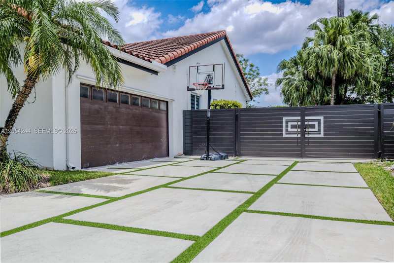 11929 SW 72 TER, Miami FL 33183