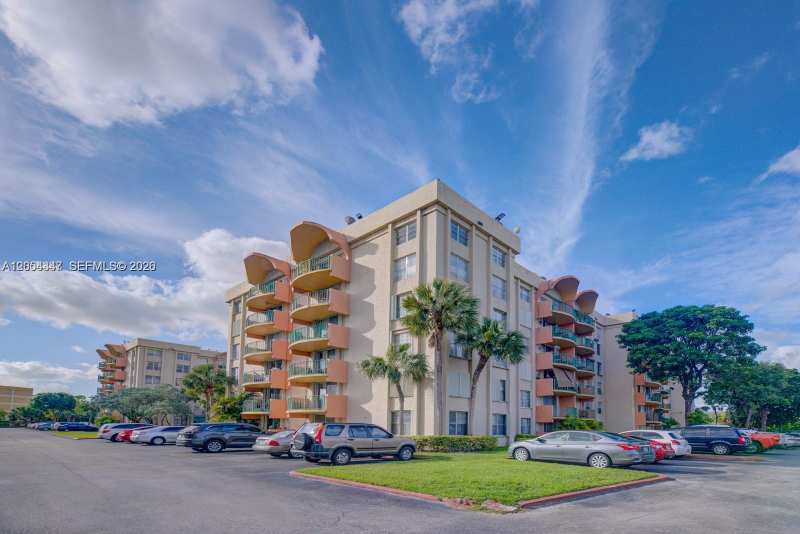9320 Fontainebleau Blvd # 215, Miami FL 33172