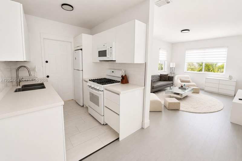 815 W 39th St # 3, Miami Beach FL 33140
