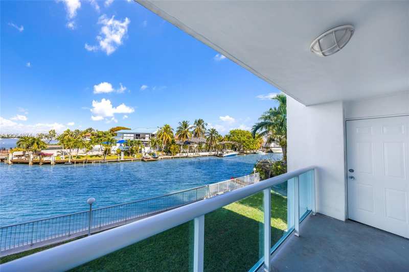 2841 NE 163rd  St # 215, North Miami Beach FL 33160
