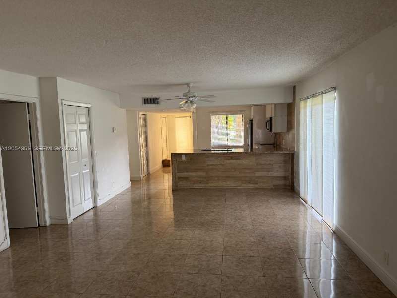 178 Lakeview Dr # 101, Weston FL 33326