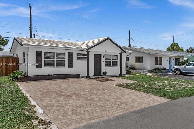 4561 NW 16th Ter, Tamarac FL 33309