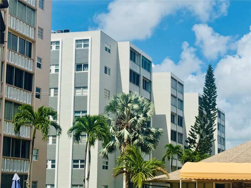 420 NE 12th Ave # 502, Hallandale Beach FL 33009