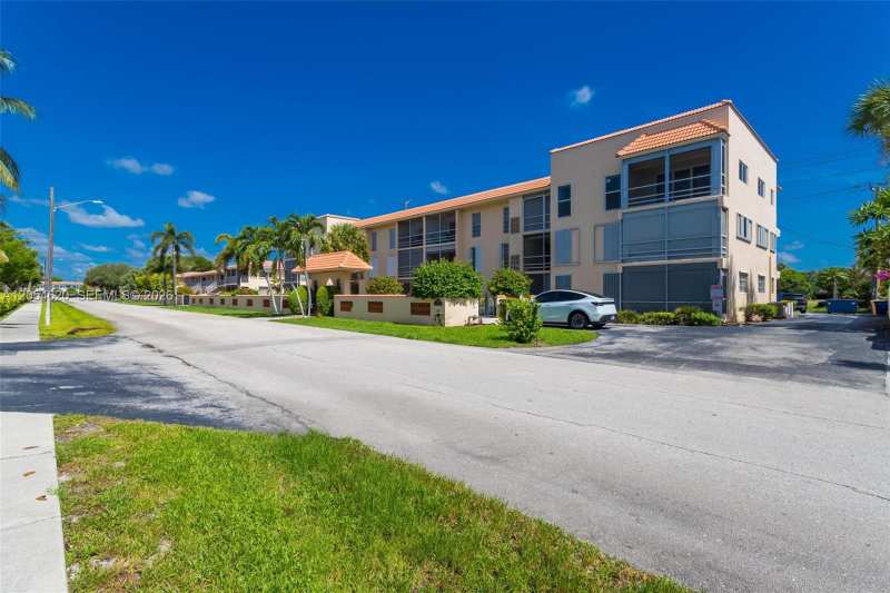 331 SW 8th St # 3F, Boca Raton FL 33432