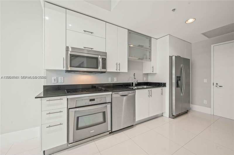 60 SW 13th St # 3618, Miami FL 33130
