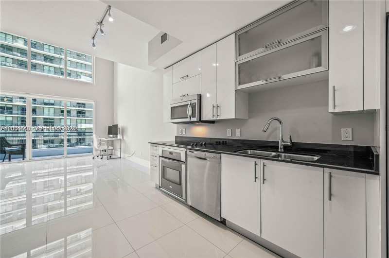 60 SW 13th St # 3618, Miami FL 33130