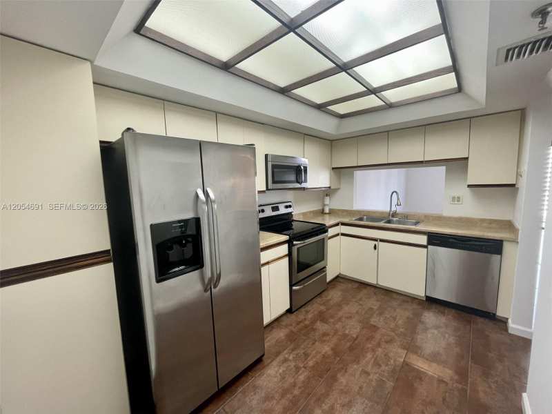 520 Brickell Key Dr # A1512, Miami FL 33131