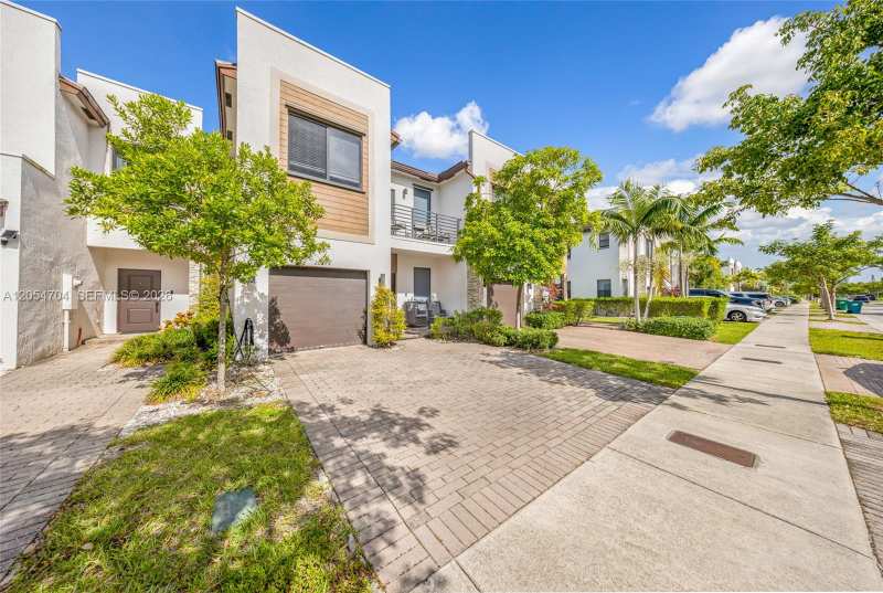 20674 NE 2nd Ct, Miami FL 33179