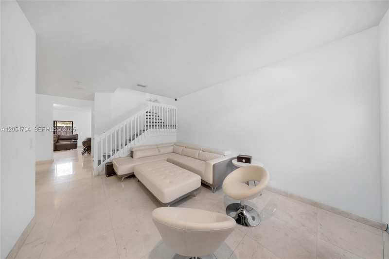 20674 NE 2nd Ct, Miami FL 33179