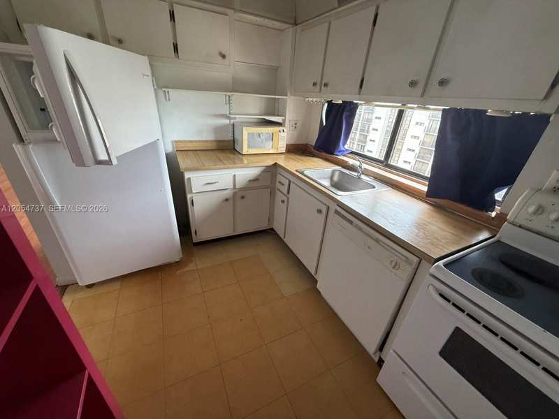 16919 N Bay Rd # 912, Sunny Isles Beach FL 33160