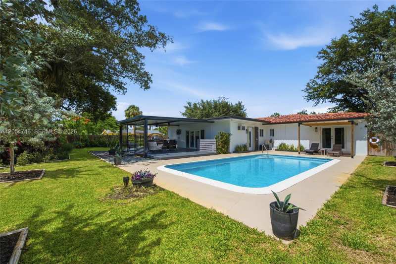 417 NE 11th Ave, Pompano Beach FL 33060