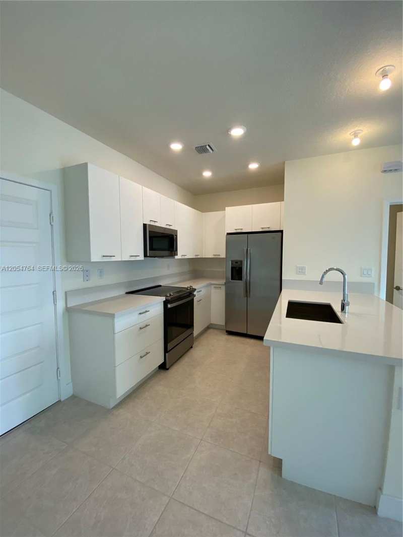 8373 Central Park Blvd # 0, Doral FL 33166