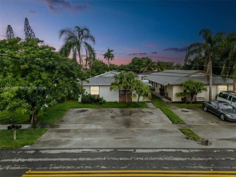 19 SE 4th Ter, Dania Beach FL 33004