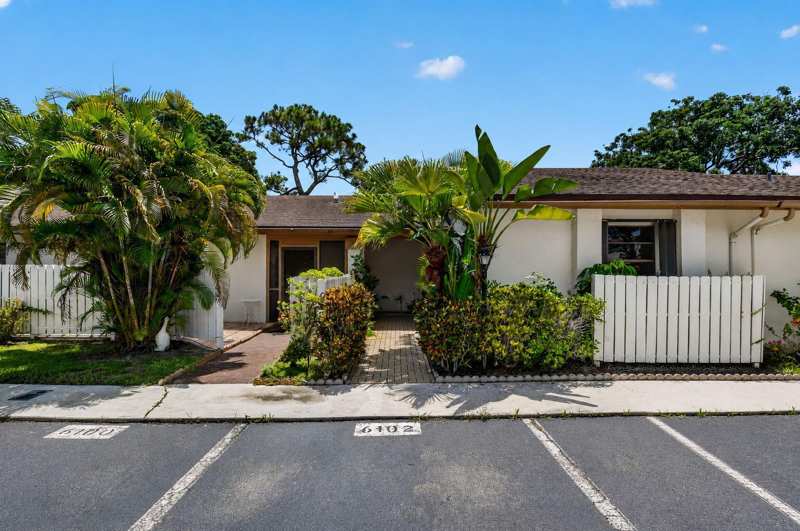 6102 WOODLAKE Boulevard, FL 33463