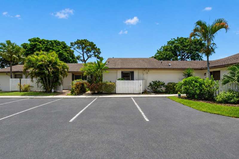 6102 WOODLAKE Boulevard, FL 33463