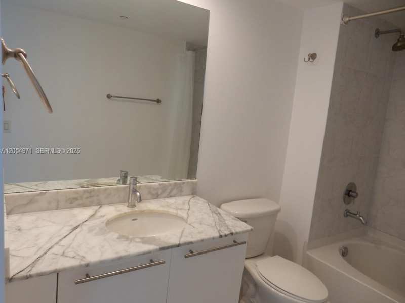 950 Brickell Bay Dr # 3208, Miami FL 33131