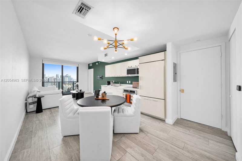 45 SW 9th St # 3909, Miami FL 33130