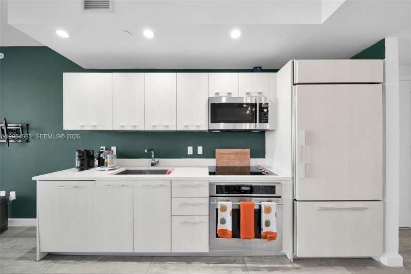 45 SW 9th St # 3909, Miami FL 33130