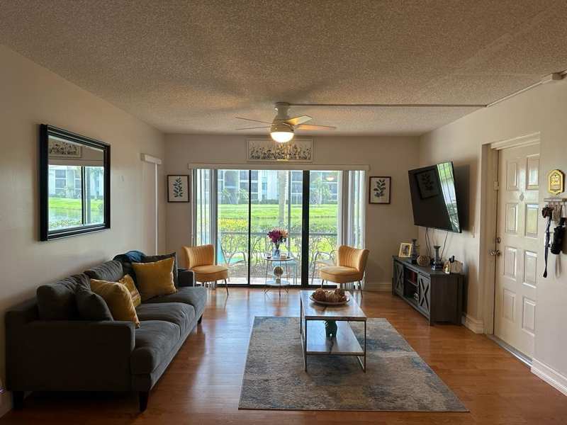 1102 GREEN PINE Boulevard # B1, West Palm Beach FL 33409