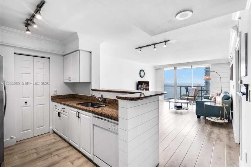 1155 Brickell Bay Dr # 2007, Miami FL 33131