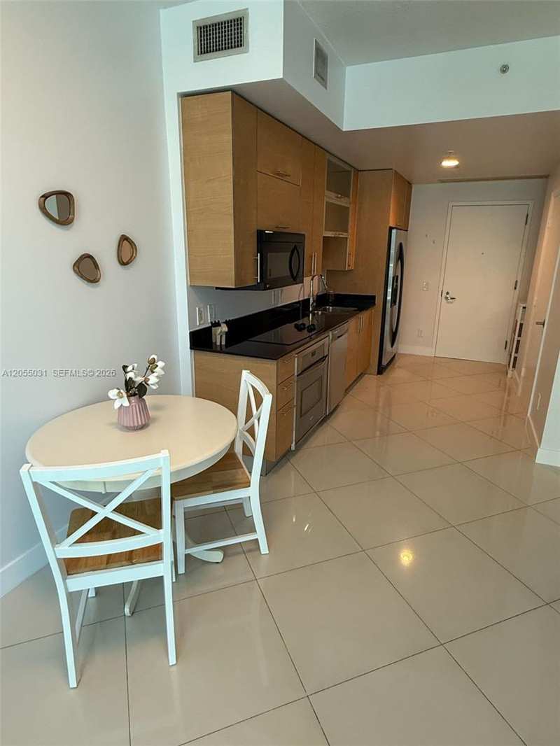 60 SW 13th St # 1418, Miami FL 33130