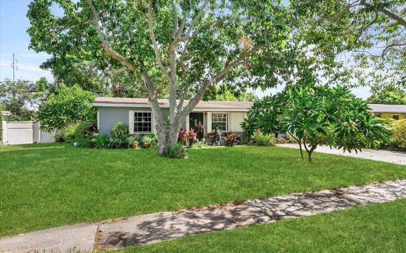 2106 WARE Drive, West Palm Beach FL 33409