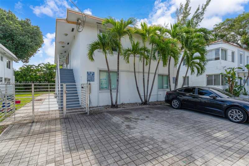 560 NE 63rd St, Miami FL 33138