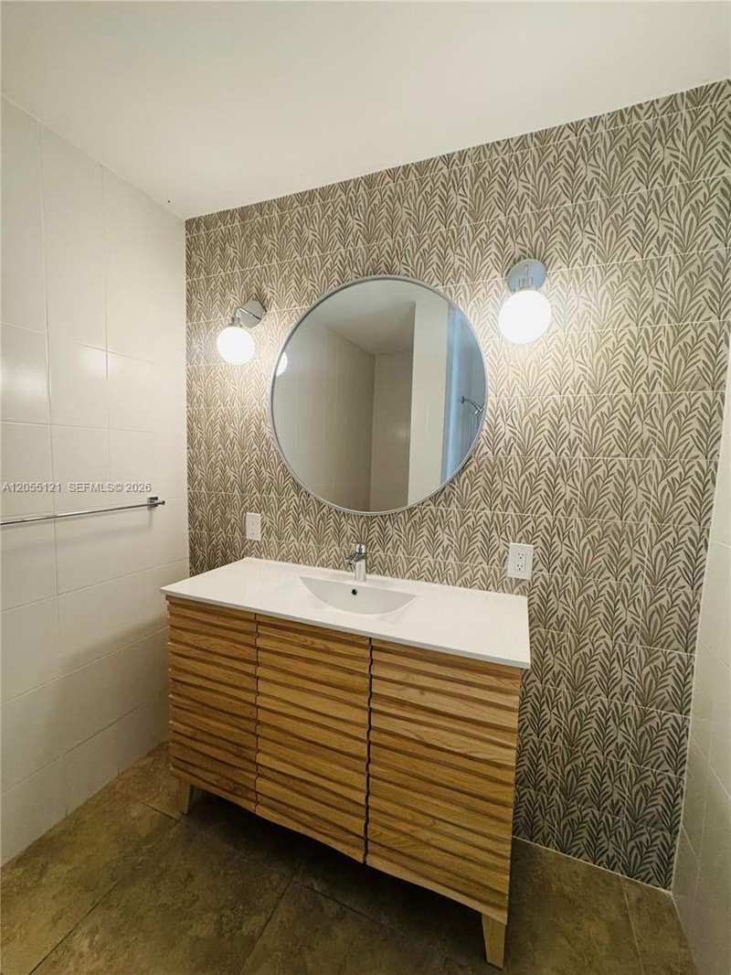2816 Pine Tree Dr # 3, Miami Beach FL 33140