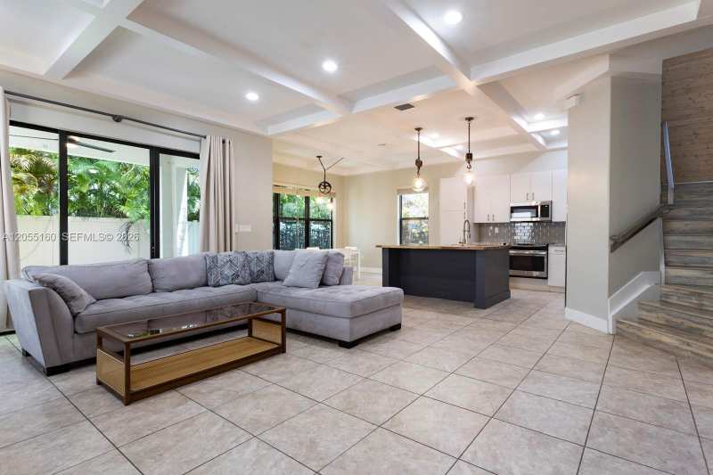 3565 W 97th St, Hialeah FL 33018